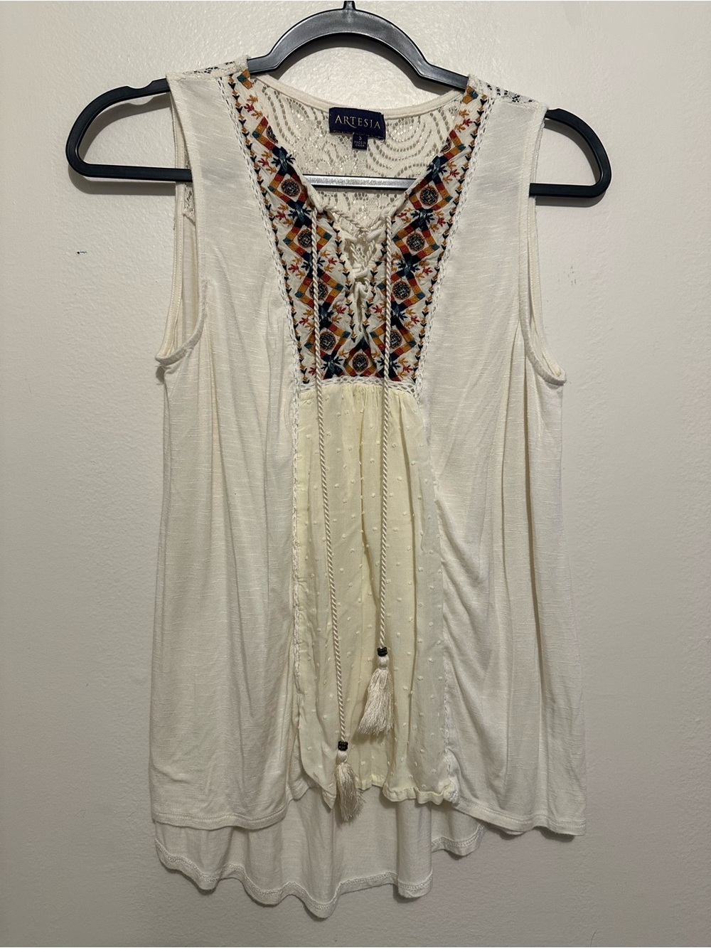 Artesia Women's White Embroidered Boho Sleeveless Tunic Top w/ Tassels
